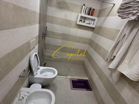SHITET APARTAMENT 2+1 ISH STACIONI TRENIT 400.000 EURO