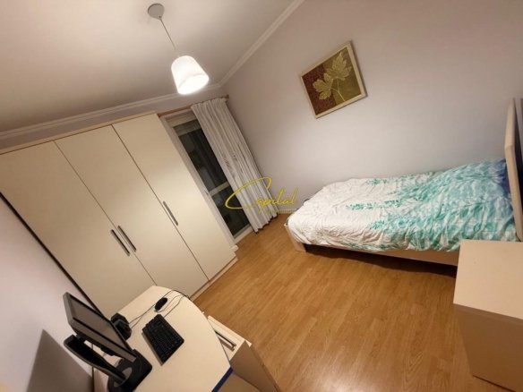 SHITET APARTAMENT 2+1 ISH STACIONI TRENIT 400.000 EURO