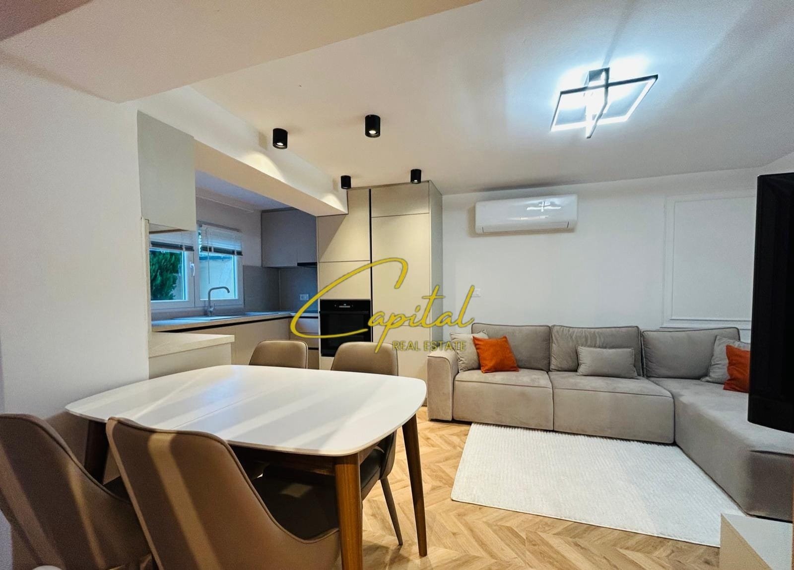 APARTAMENT ME QERA 2+1 ISH TREGU ELEKTIRK 700 EURO