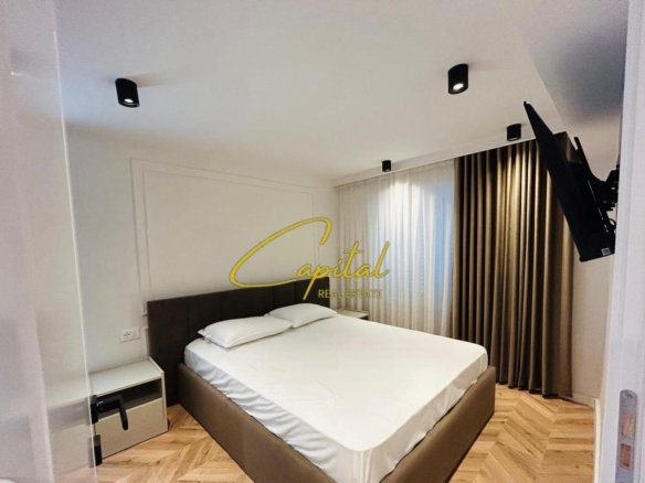 APARTAMENT ME QERA 2+1 ISH TREGU ELEKTIRK 700 EURO