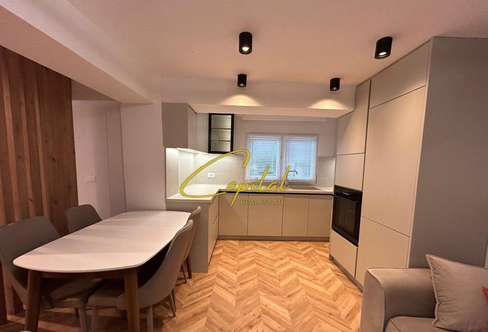 APARTAMENT ME QERA 2+1 ISH TREGU ELEKTIRK 700 EURO