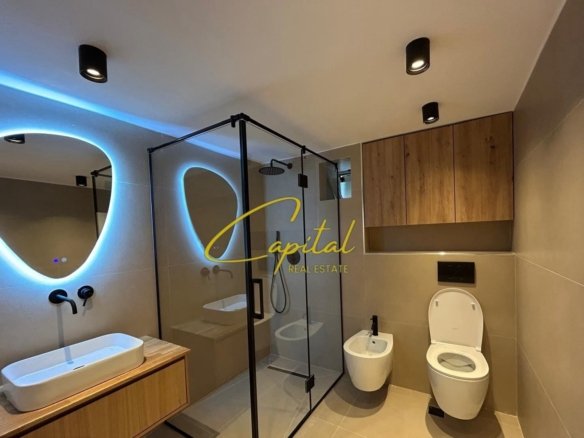 APARTAMENT ME QERA 2+1 ISH TREGU ELEKTIRK 700 EURO
