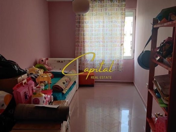 APARTAMENT ME QERA 2+1 ISH BLLOKU 800 EURO
