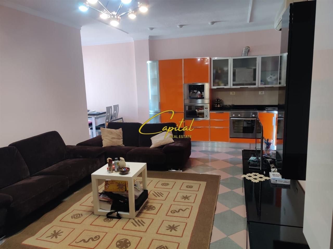 APARTAMENT ME QERA 2+1 ISH BLLOKU 800 EURO