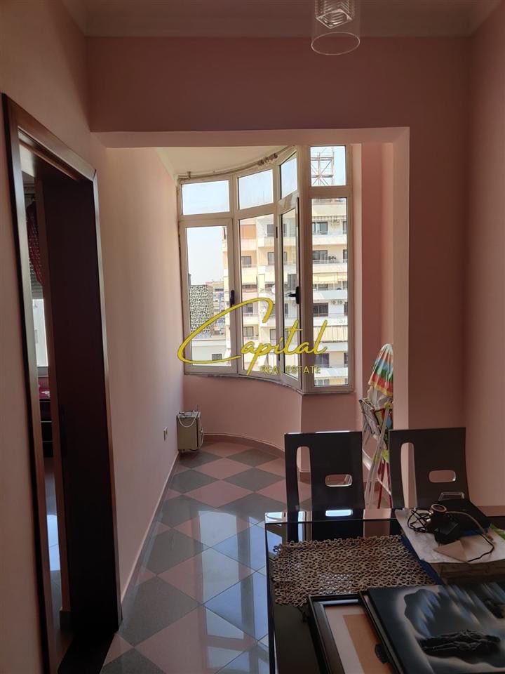 APARTAMENT ME QERA 2+1 ISH BLLOKU 800 EURO