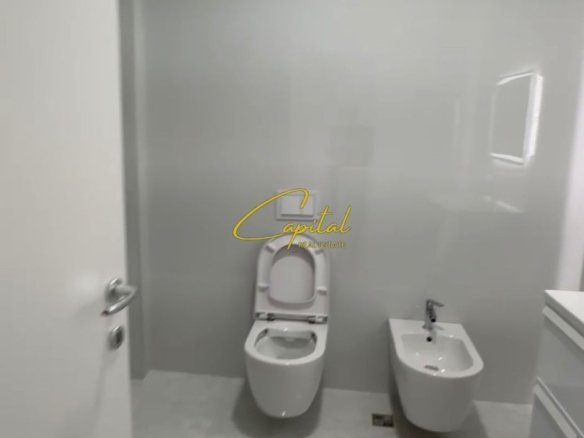 ZYRE ME QERA 300 M2 RRUGA E KAVAJES 350.000 LEKE