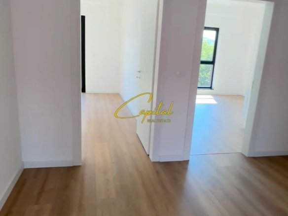 ZYRE ME QERA 300 M2 RRUGA E KAVAJES 350.000 LEKE