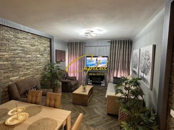 APARTAMENT ME QERA 2+1 21 DHJETORI 700 EURO