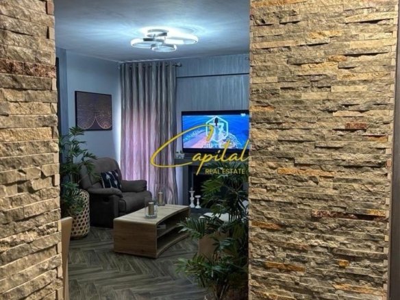APARTAMENT ME QERA 2+1 21 DHJETORI 700 EURO