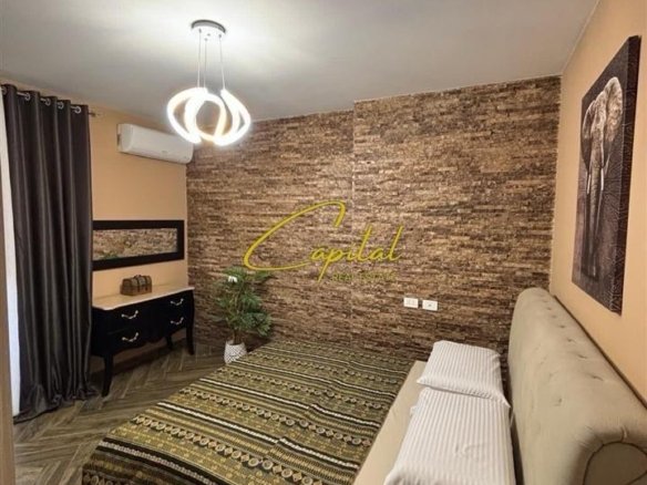APARTAMENT ME QERA 2+1 21 DHJETORI 700 EURO