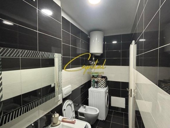 APARTAMENT ME QERA 2+1 21 DHJETORI 700 EURO