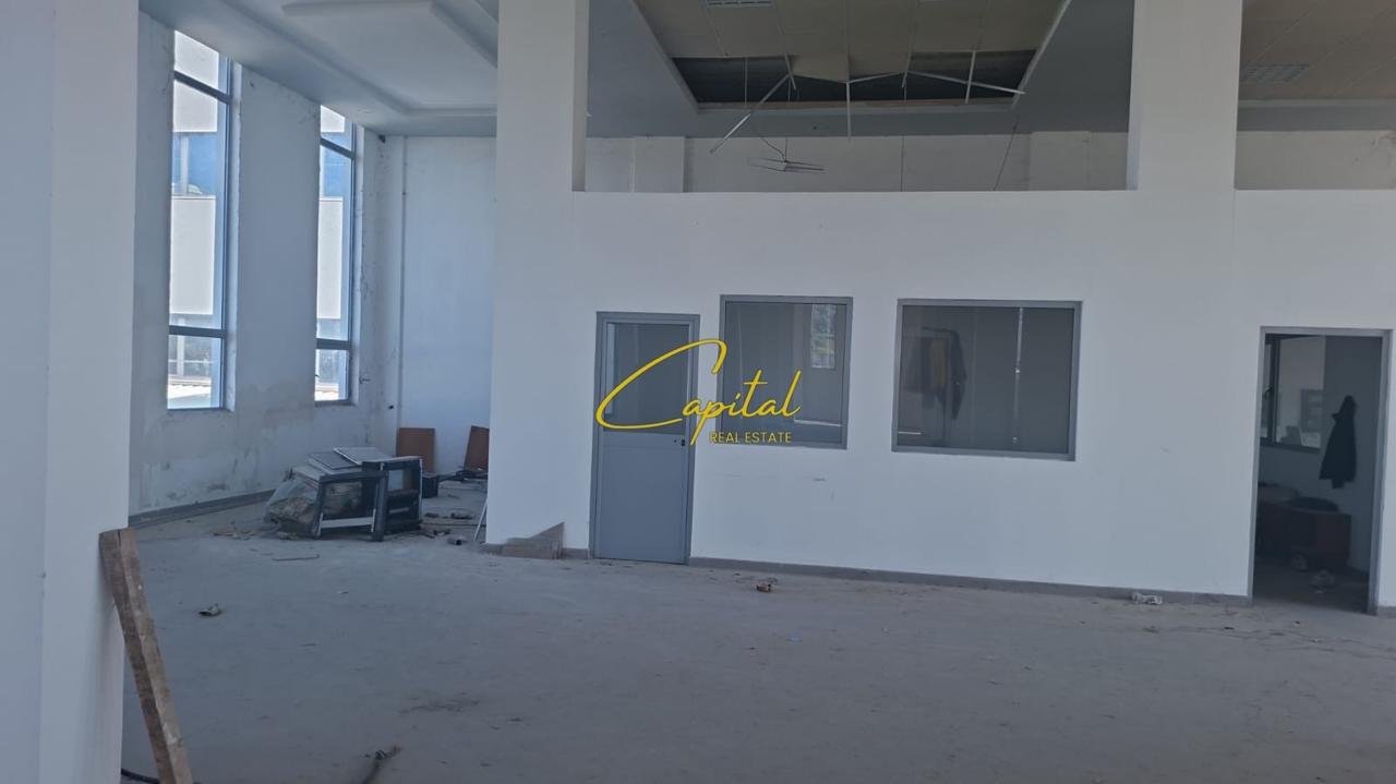 MAGAZINE ME QERA 800 M2 AUTOSTRADA TR-DR 2000 EURO