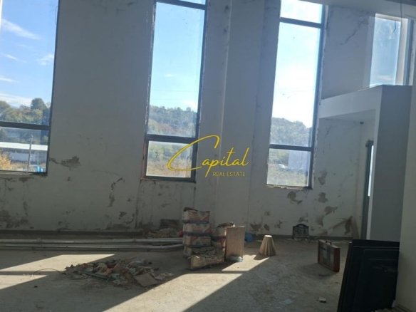 MAGAZINE ME QERA 800 M2 AUTOSTRADA TR-DR 2000 EURO
