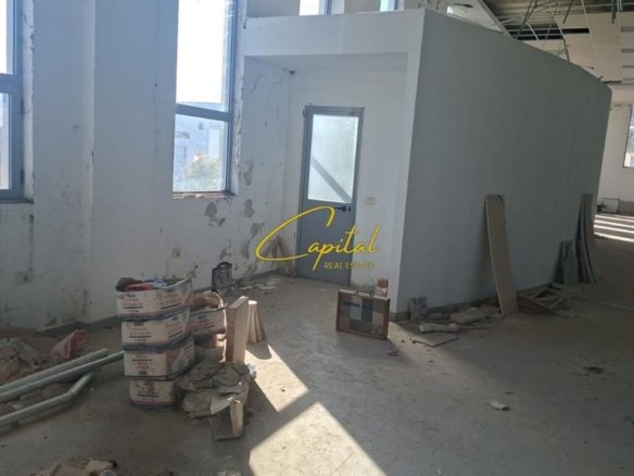 MAGAZINE ME QERA 800 M2 AUTOSTRADA TR-DR 2000 EURO