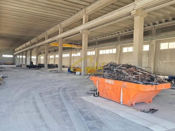 KAPANON ME QERA 3500 M2 AUTOSTRADA TR-DR 9000 EURO