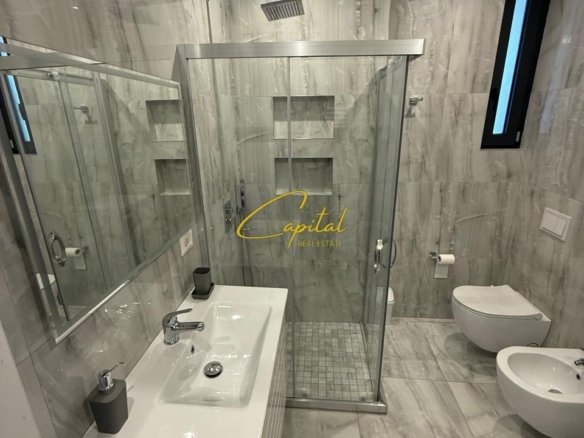 APARTAMENT ME QERA 3+1 PAZARI I RI 900 EURO