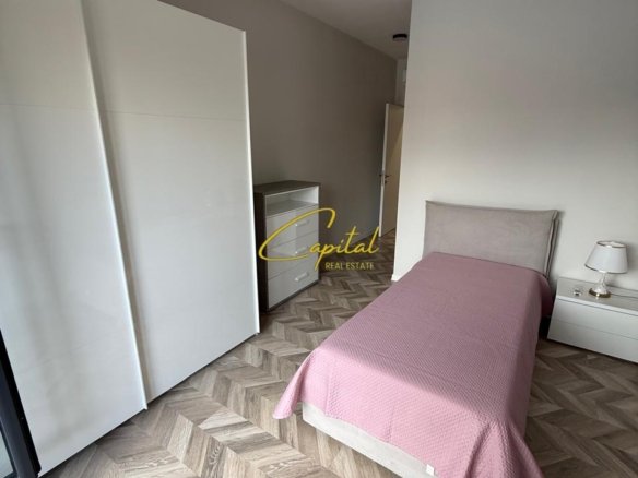 APARTAMENT ME QERA 3+1 PAZARI I RI 900 EURO