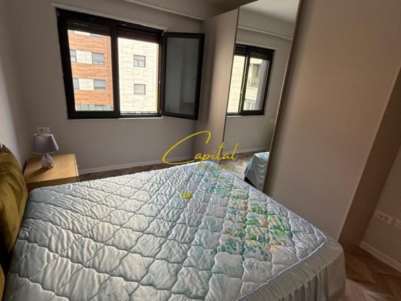 APARTAMENT ME QERA 3+1 PAZARI I RI 900 EURO