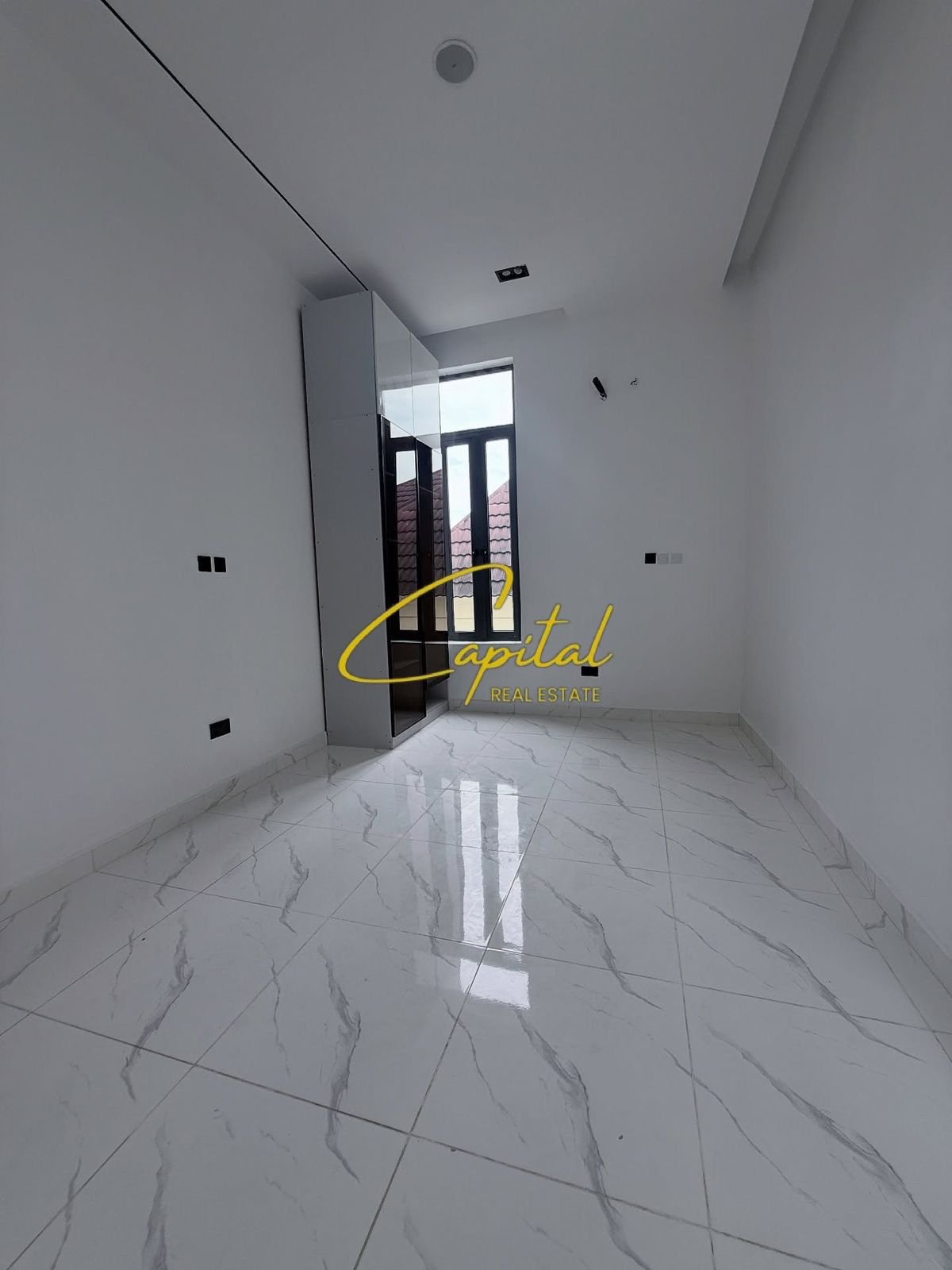 DYQAN ME QERA 15 M2 ISH STACIONI TRENIT 40.000 LEKE