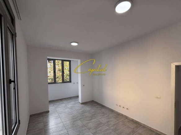 ZYRE ME QERA 75 M2 RRUGA E DIBRES 500 EURO