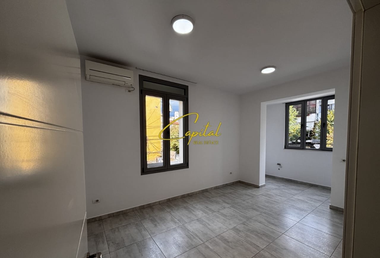 ZYRE ME QERA 75 M2 RRUGA E DIBRES 500 EURO