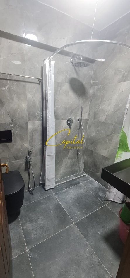 APARTAMENT ME QERA 2+1 RRUGA DRITAN HOXHA 570 EURO