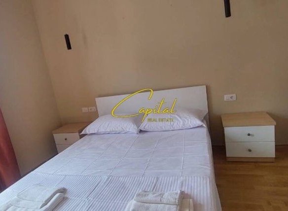 APARTAMENT ME QERA 1+1 RRUGA E DIBRES 60.000 LEKE