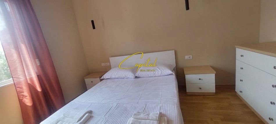 APARTAMENT ME QERA 1+1 RRUGA E DIBRES 60.000 LEKE