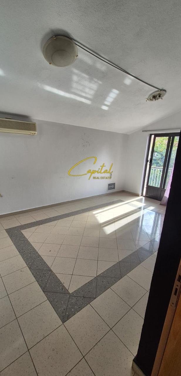 VILE PRIVATE ME QERA 240 M2 SELVIA 1.300 EURO