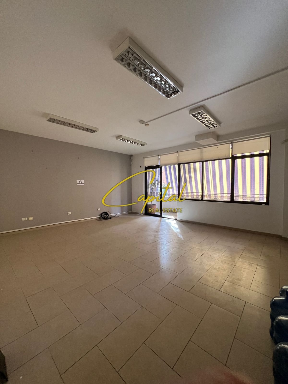 AMBIENT BIZNESI ME QERA 350 M2 RRUGA E ELBASASNIT 3000 EURO