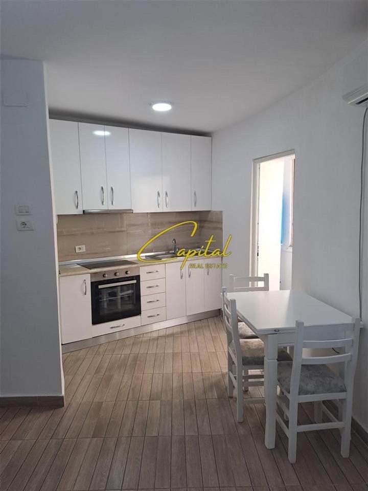 WhatsApp Image 2025-11-03 at 5.02.16 PM (2) APARTAMENT ME QERA 1+1 RRUGA DRITAN HOXHA 40.000 LEKE