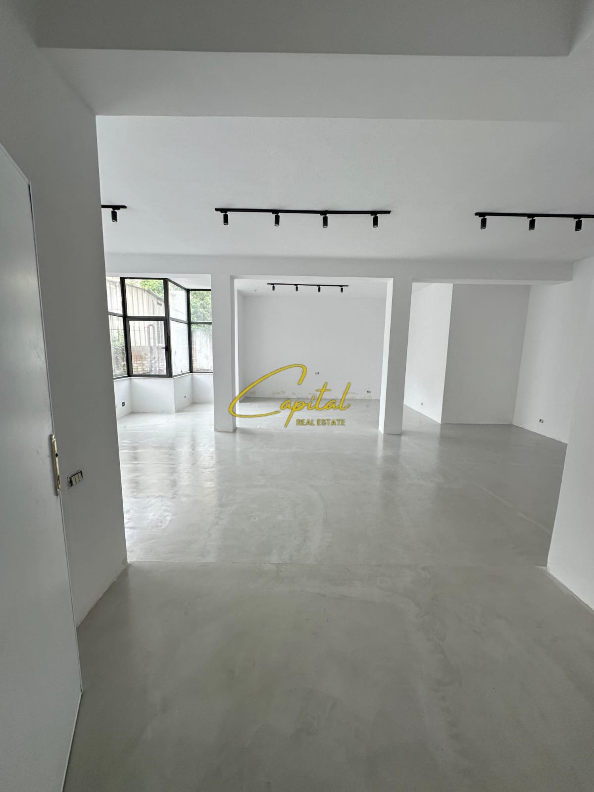 AMBIENT BIZNESI ME QERA 100 M2 QENDER 850 EURO