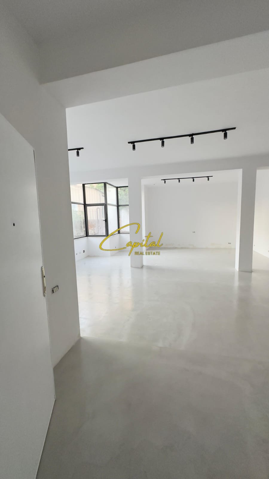 AMBIENT BIZNESI ME QERA 100 M2 QENDER 850 EURO