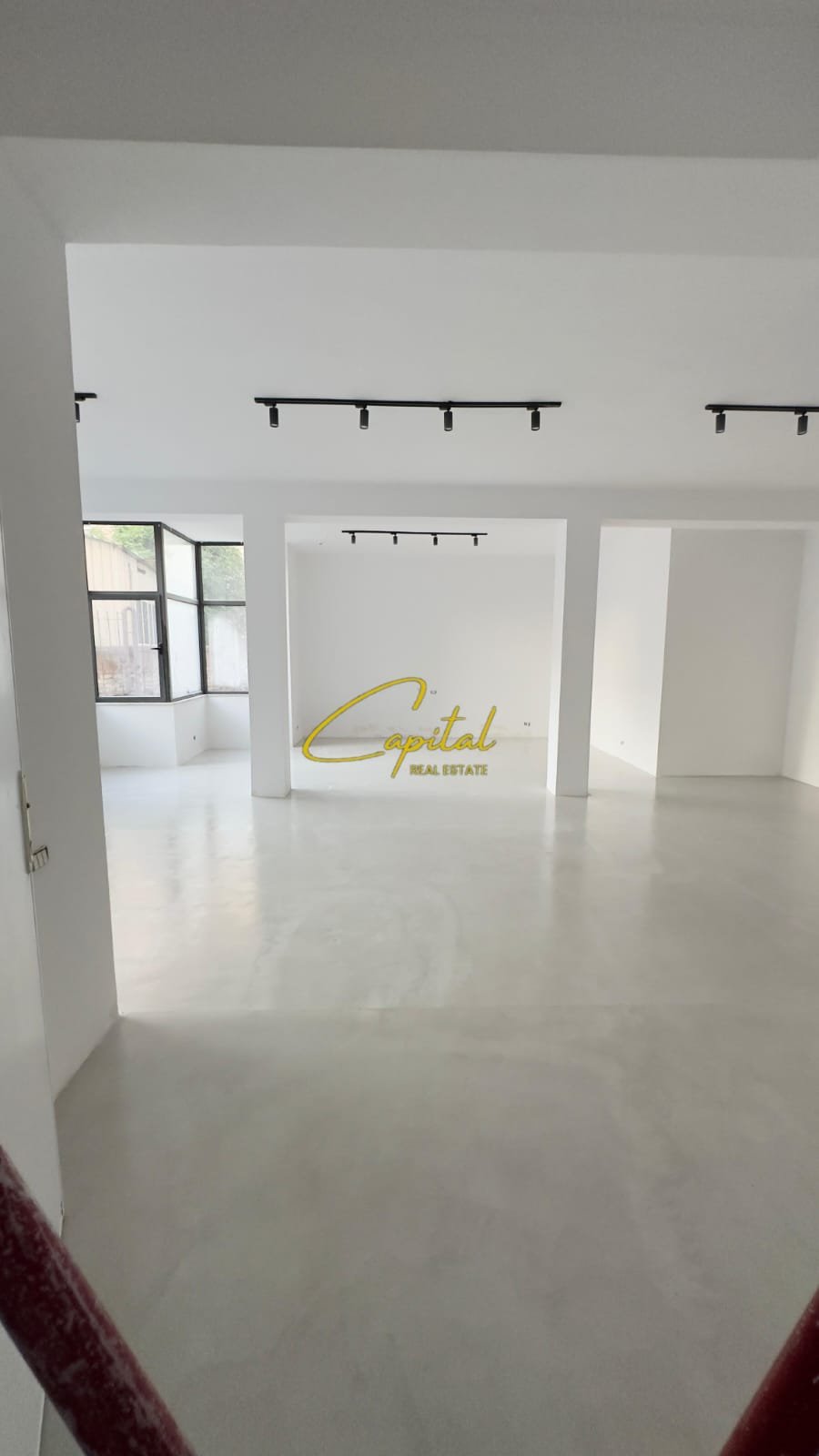AMBIENT BIZNESI ME QERA 100 M2 QENDER 850 EURO