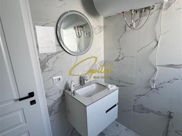 APARTAMENT ME QERA 1+1 ISH STACIONI TRENIT 65.000 LEKE