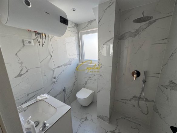 APARTAMENT ME QERA 1+1 ISH STACIONI TRENIT 65.000 LEKE