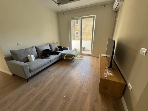APARTAMENT ME QERA 1+1 ISH STACIONI TRENIT 65.000 LEKE
