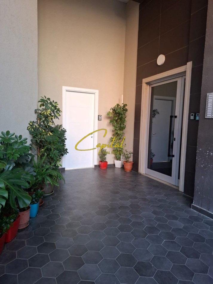 ZYRE ME QERA 95 M2 QENDER 800 EURO