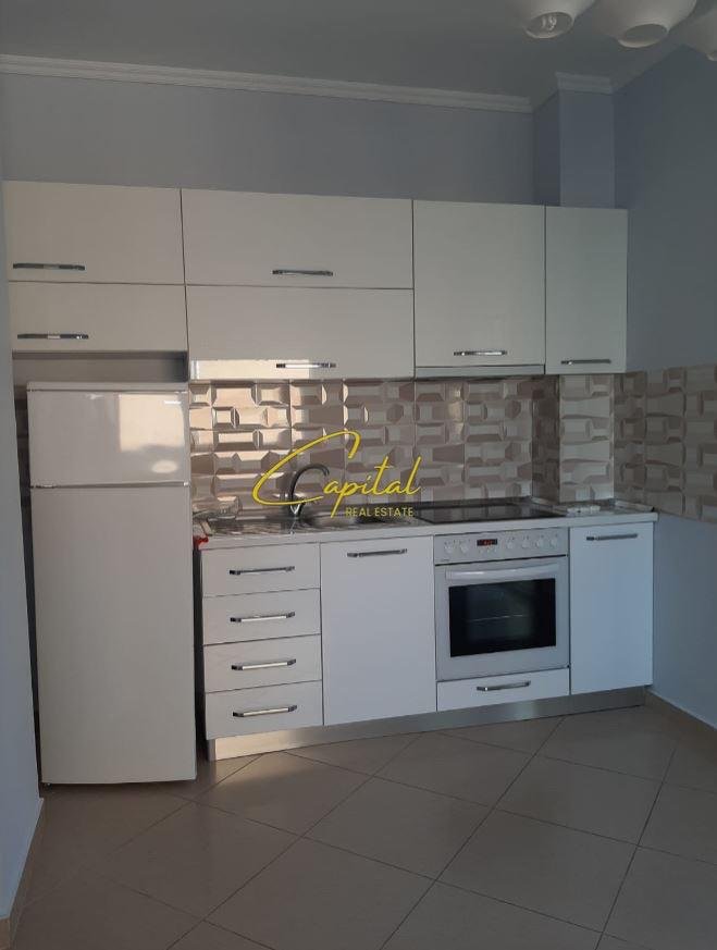 ZYRE ME QERA 95 M2 QENDER 800 EURO