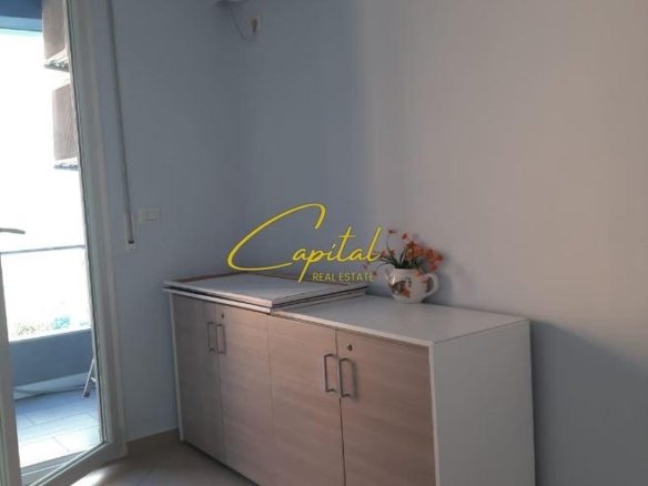 ZYRE ME QERA 95 M2 QENDER 800 EURO