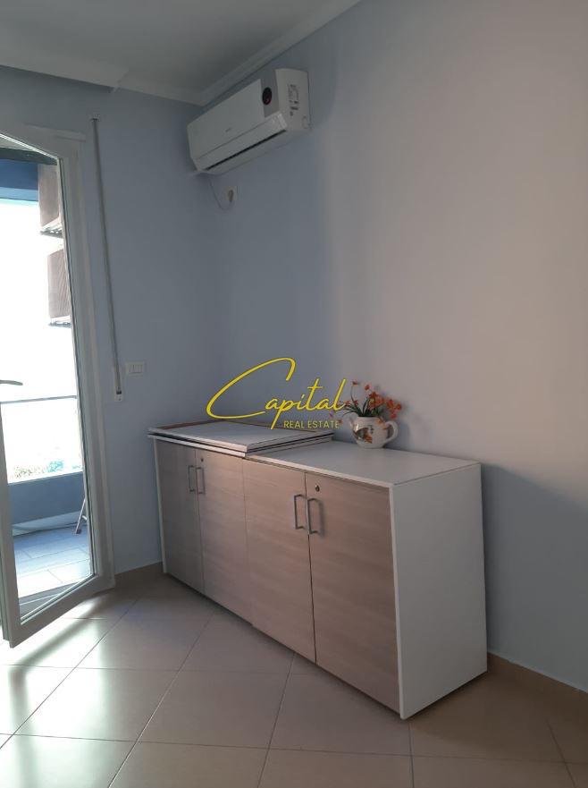 ZYRE ME QERA 95 M2 QENDER 800 EURO
