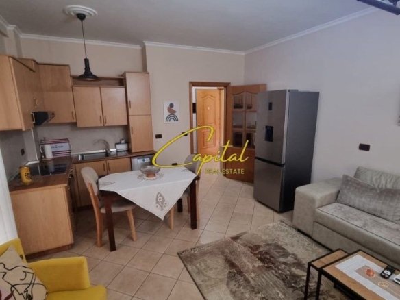 APARTAMENT ME QERA 1+1 ISH TREGU ELEKTRIK 60.000 LEKE
