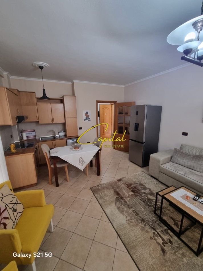 APARTAMENT ME QERA 1+1 ISH TREGU ELEKTRIK 60.000 LEKE