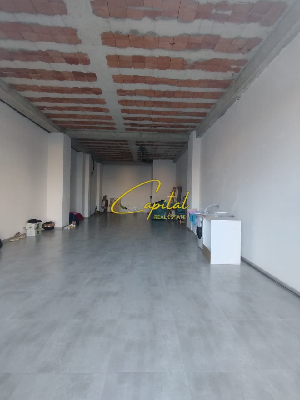 AMBIENT BIZNESI ME QERA 100 M2 ISH STACIONI TRENIT 1000 EURO