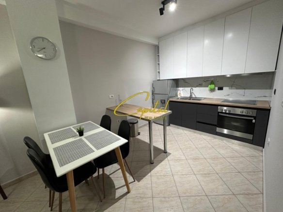APARTAMENT ME QERA 1+1 RRUGA E KAVAJES 65.000 LEKE