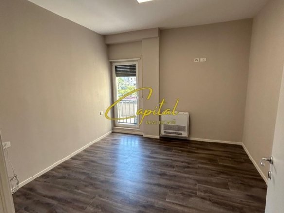 SHITET APARTAMENT 2+1 ISH STACIONI TRENIT 210.000 EURO