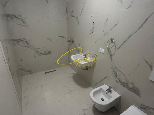 SHITET APARTAMENT 2+1 ISH STACIONI TRENIT 210.000 EURO