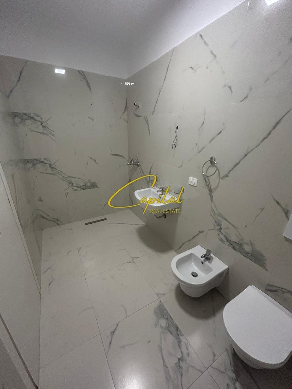 WhatsApp Image 2025-11-12 at 2.17.18 PM SHITET APARTAMENT 2+1 ISH STACIONI TRENIT 210.000 EURO