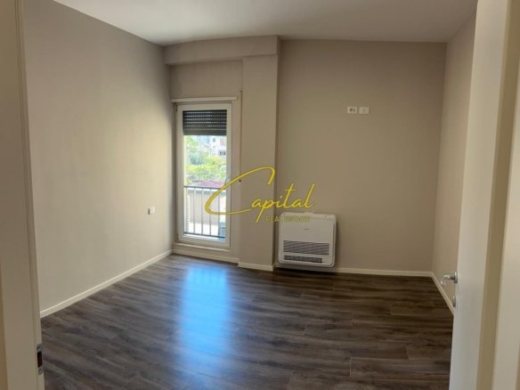 SHITET APARTAMENT 2+1 ISH STACIONI TRENIT 210.000 EURO