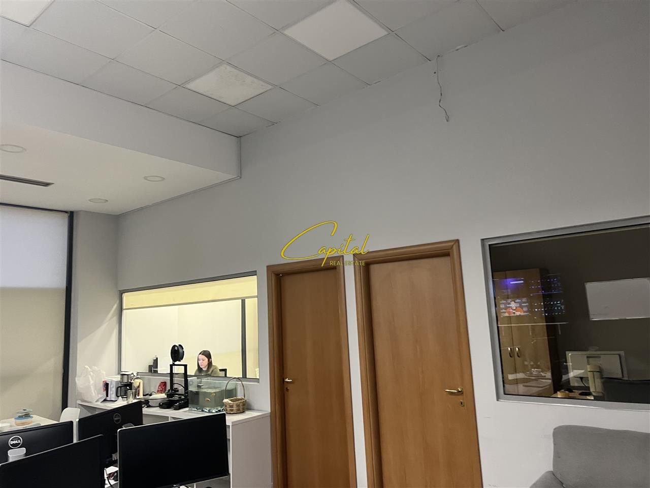AMBIENT BINZNESI ME QERA 110 M2 KOMUNA E PARISIT 120.000 LEKE